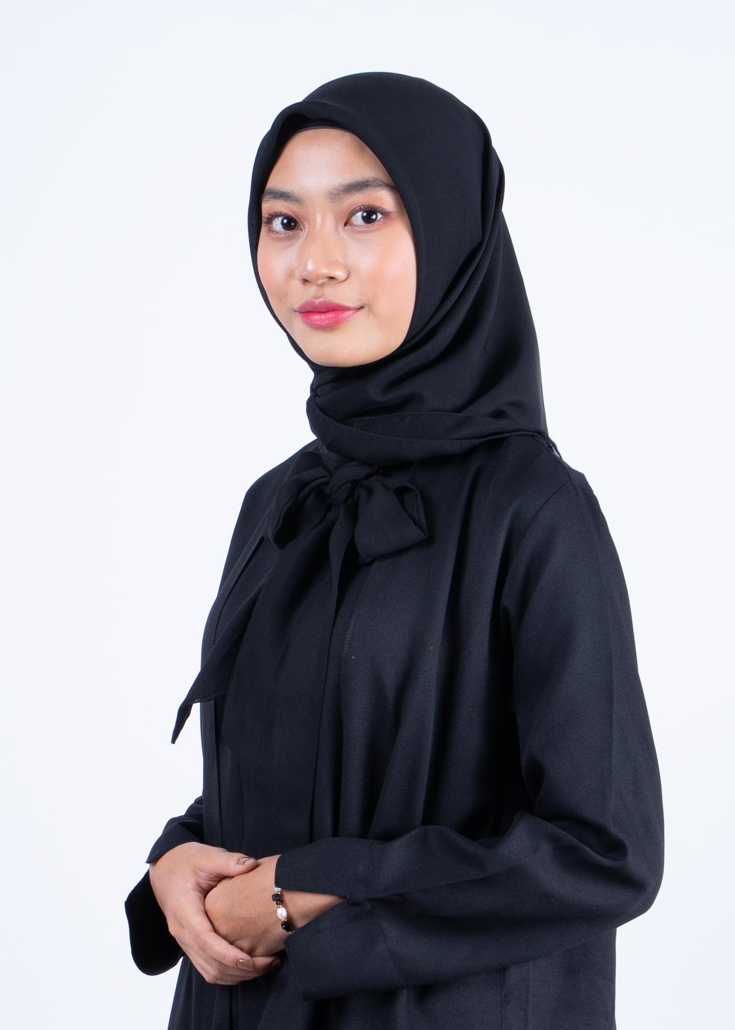 Raven Hijab – Black – Kerudung Segi Empat Bahan Adem Dengan Pita