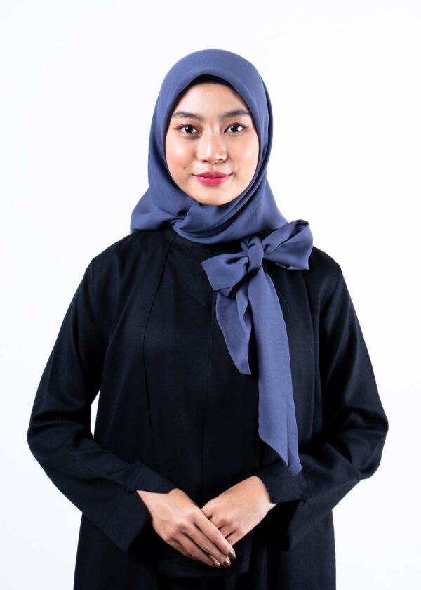 Raven Hijab – Blue Grey – Kerudung Segi Empat Bahan Adem Dengan Pita
